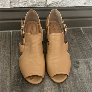 Nurture by Lamaze Tan heels  with Adjustable Strap size 6 1/2